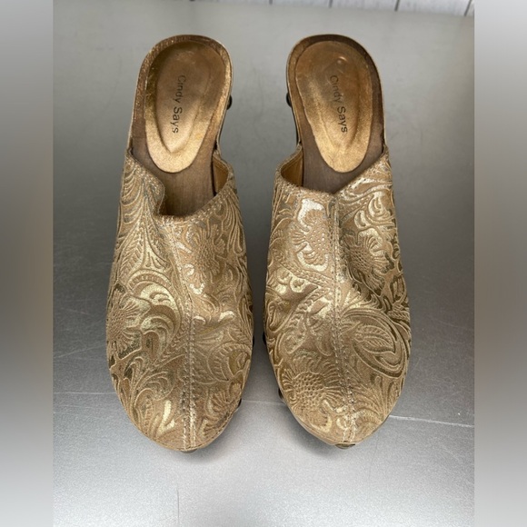Cindy Says Couture Clog Heels Studded Gold Tab Filigree Size 6 - Picture 2 of 5